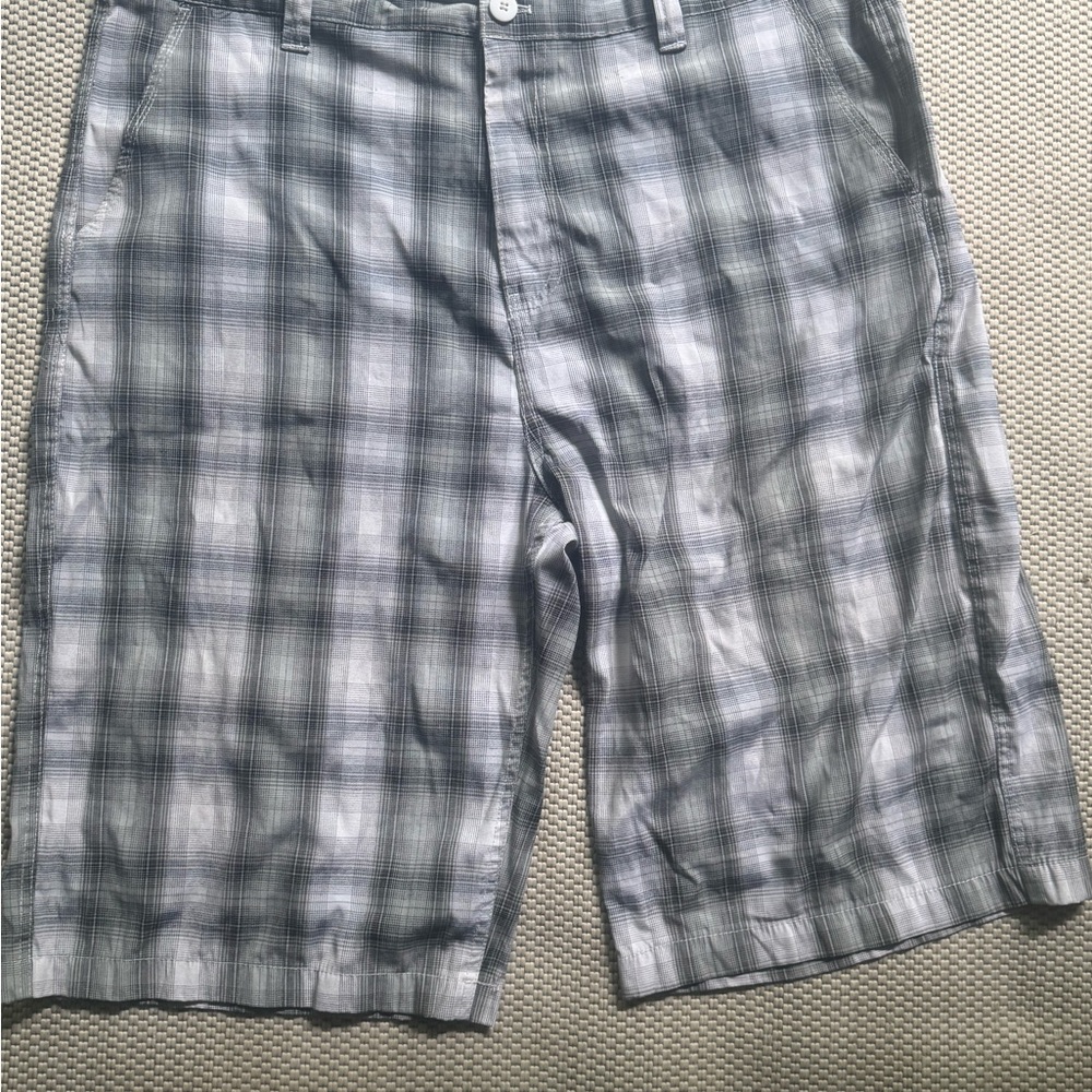 South Pole Men's Light Gray Plaid Shorts